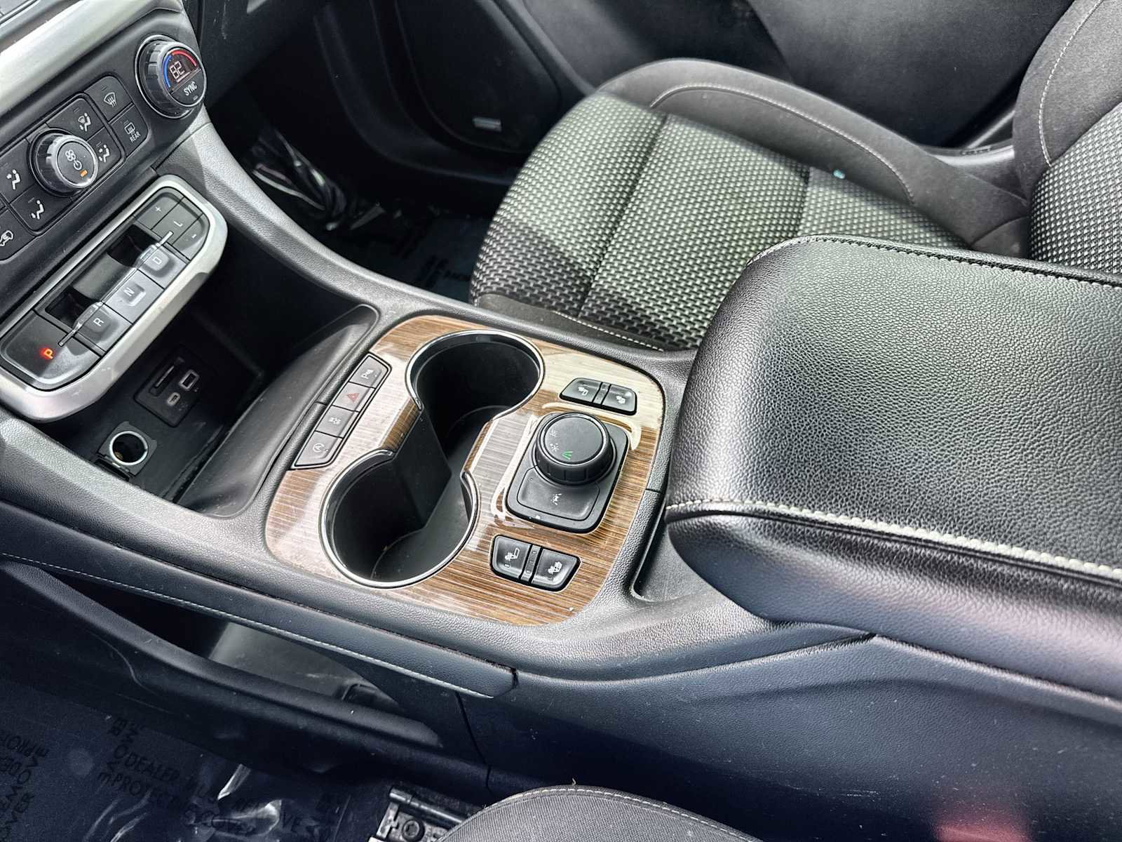 Used 2022 GMC Acadia SLE w/ Driver Convenience Package FWD image 22