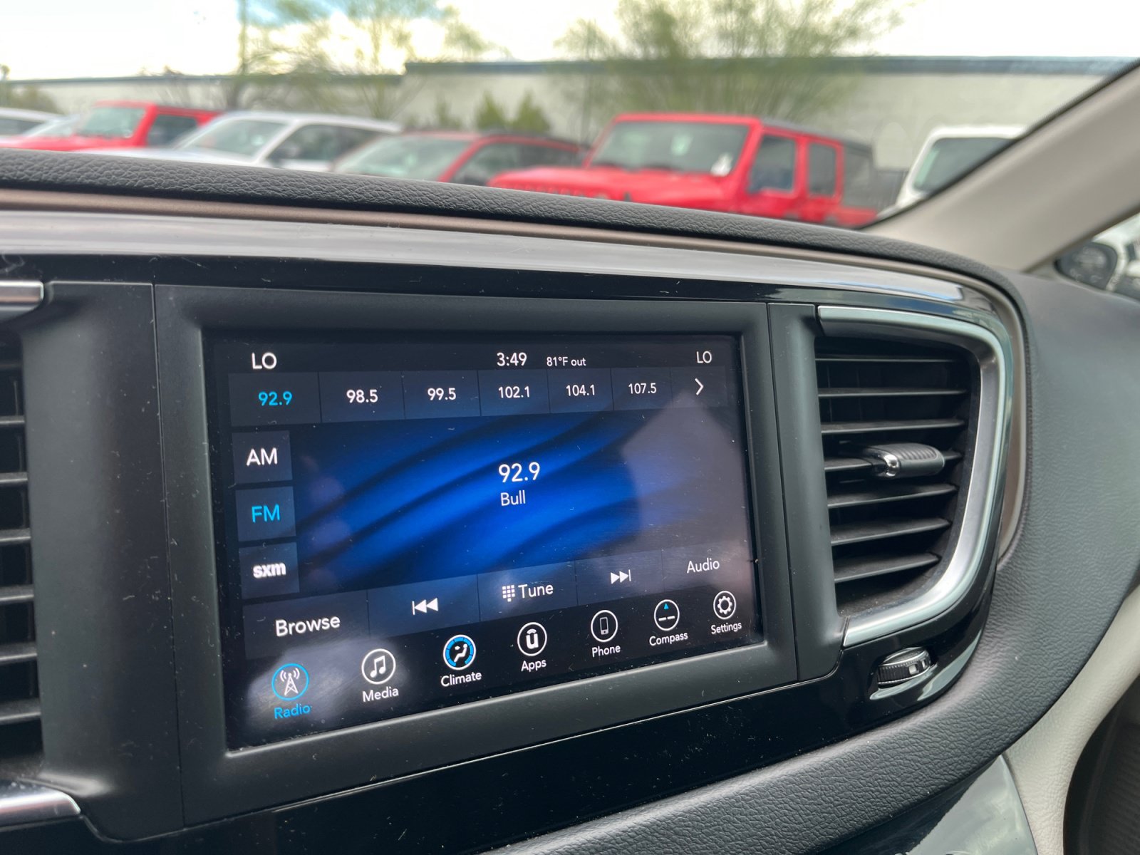 Used 2018 Chrysler Pacifica Touring Plus w/ Tire & Wheel Group FWD image 21