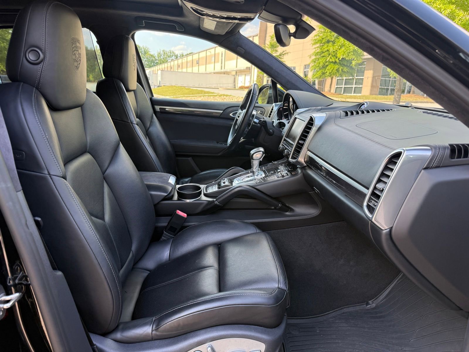 Used 2016 Porsche Cayenne GTS AWD/4WD image 36