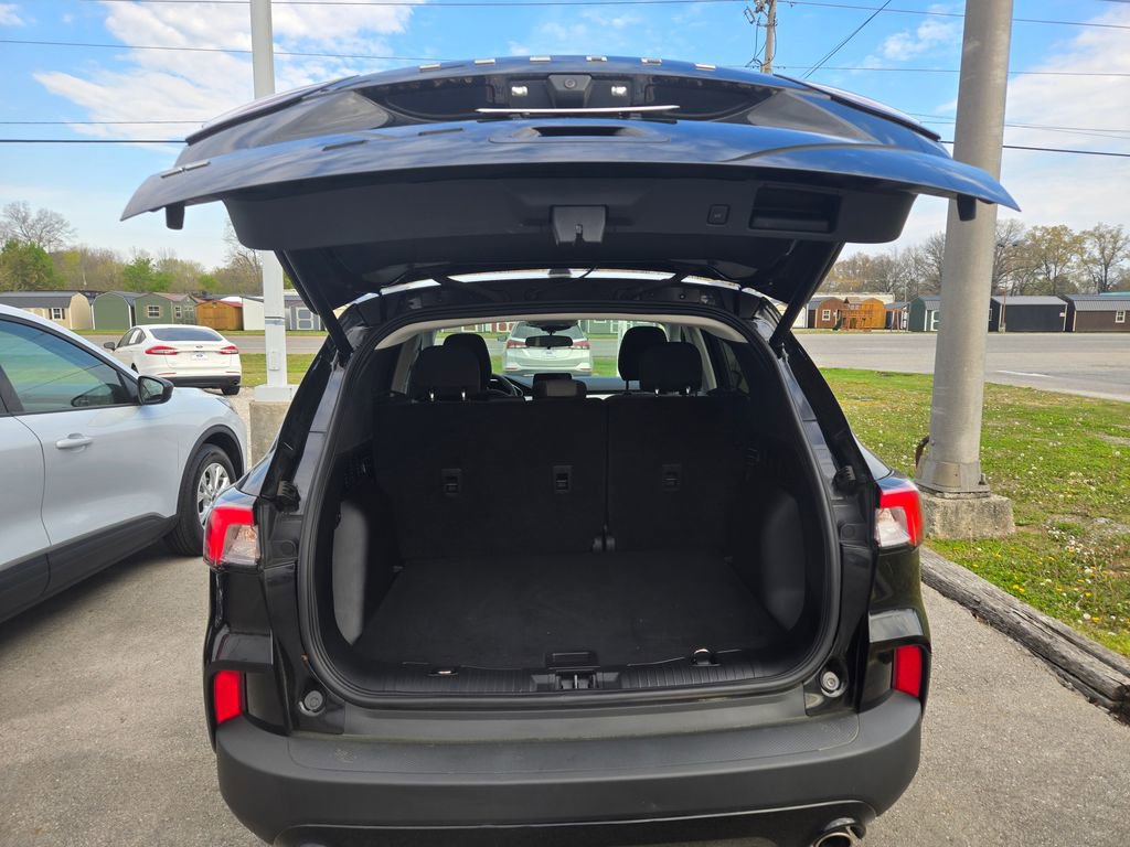 Used 2022 Ford Escape SE w/ SE Sport Appearance Package image 5