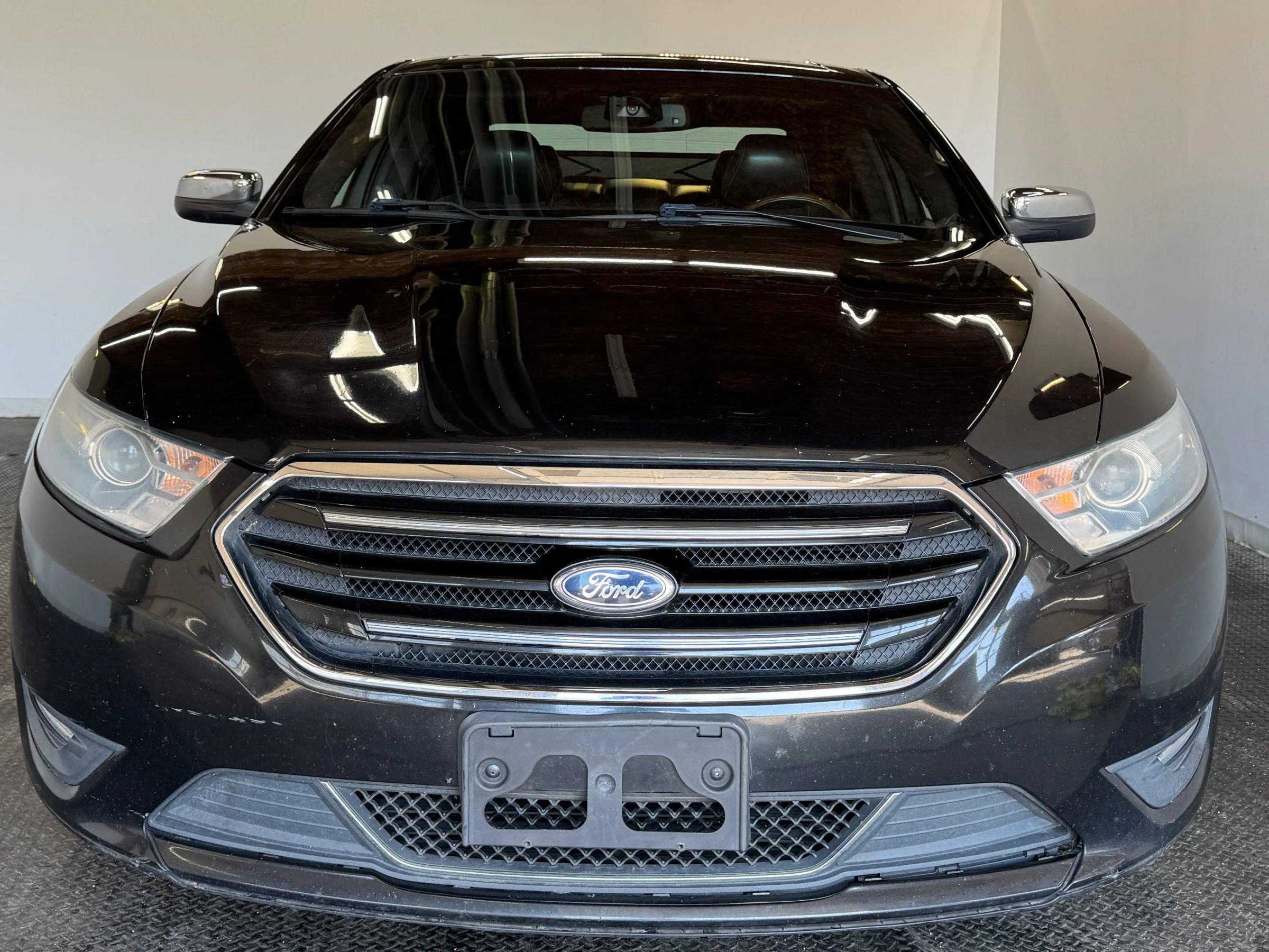Used 2013 Ford Taurus Limited image 3