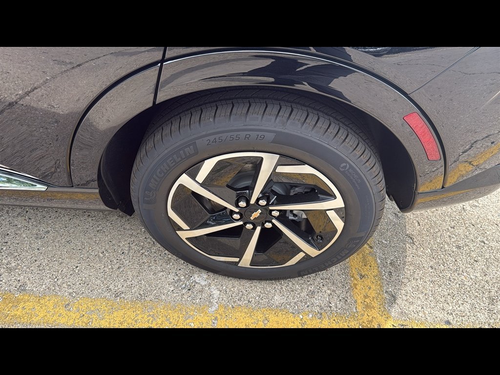 New 2025 Chevrolet Equinox EV LT FWD image 25