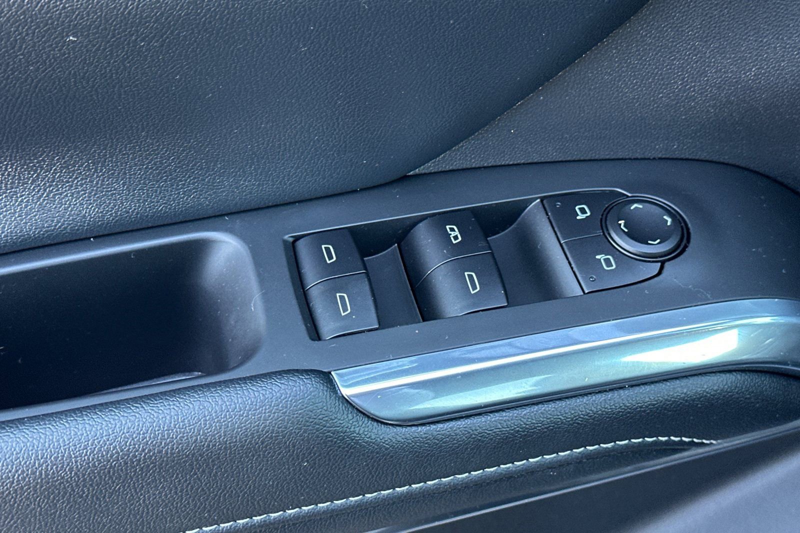 Certified 2025 Chevrolet Traverse LT w/ LPO, Floor Liner Package image 12