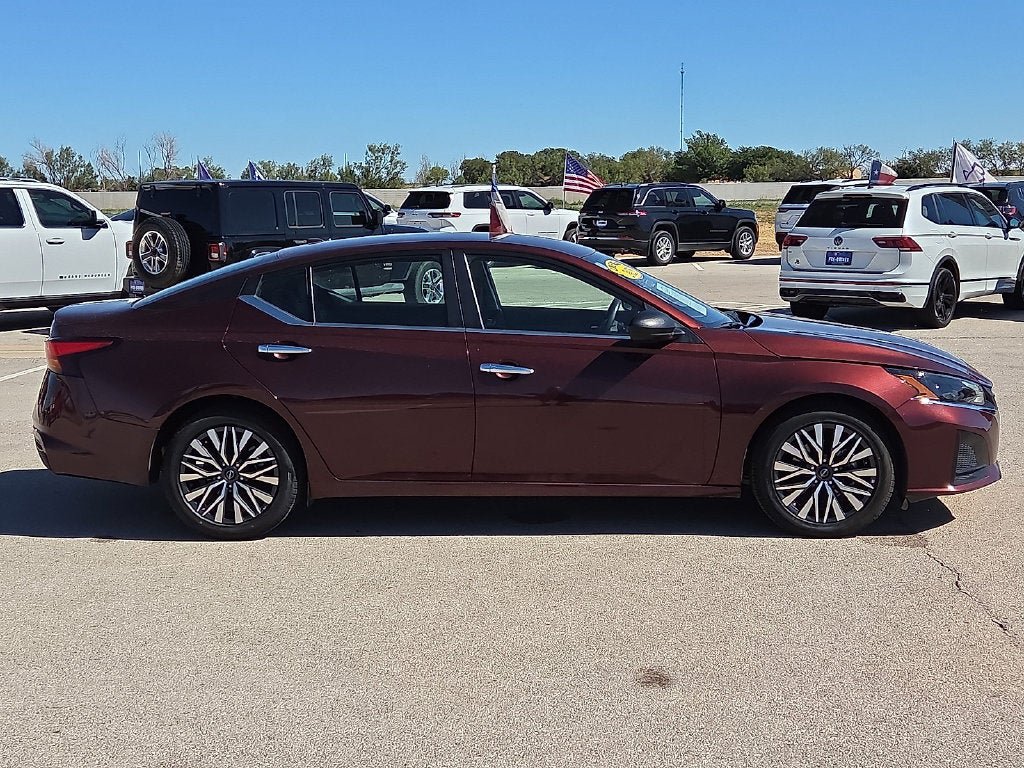 Used 2025 Nissan Altima 2.5 SV FWD image 6