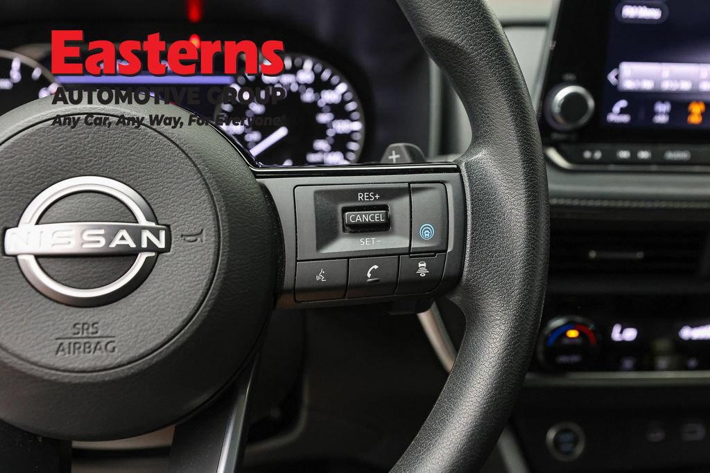 Used 2023 Nissan Rogue SV AWD/4WD image 15