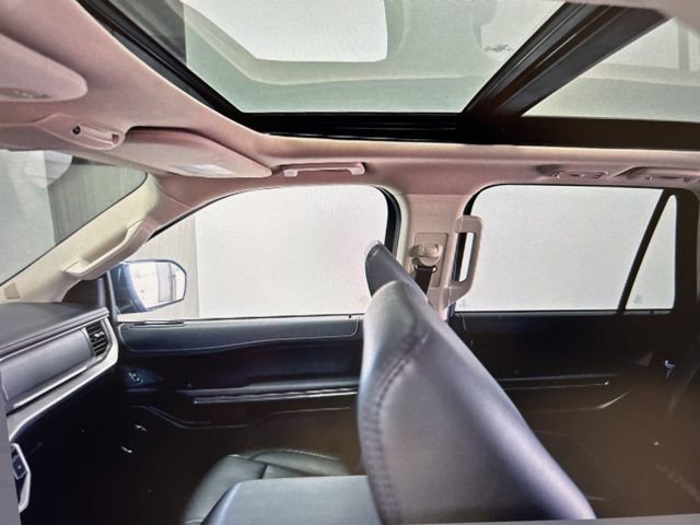 Used 2023 Ford Expedition XLT image 14