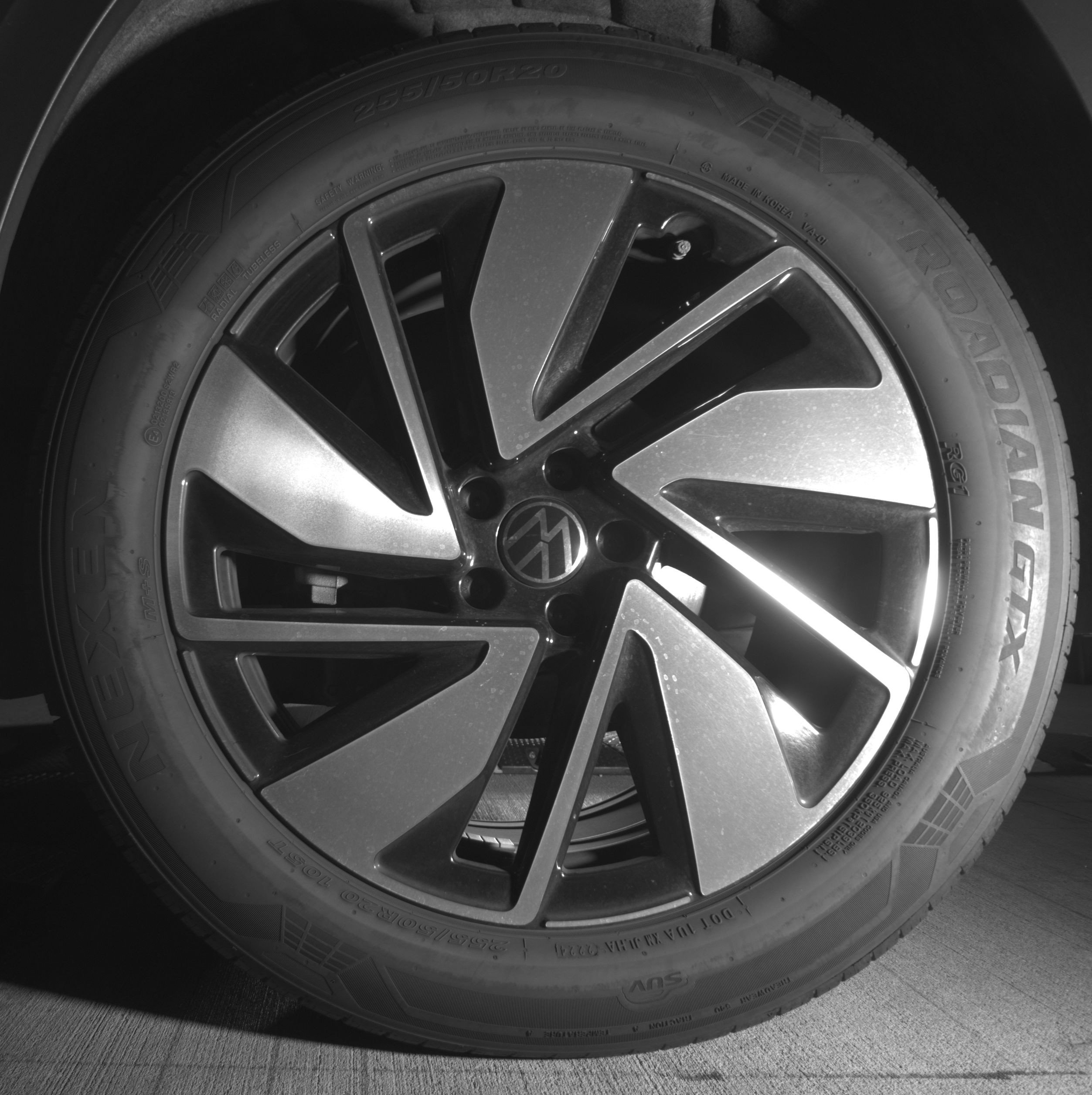 Used 2025 Volkswagen Atlas SE AWD/4WD image 14