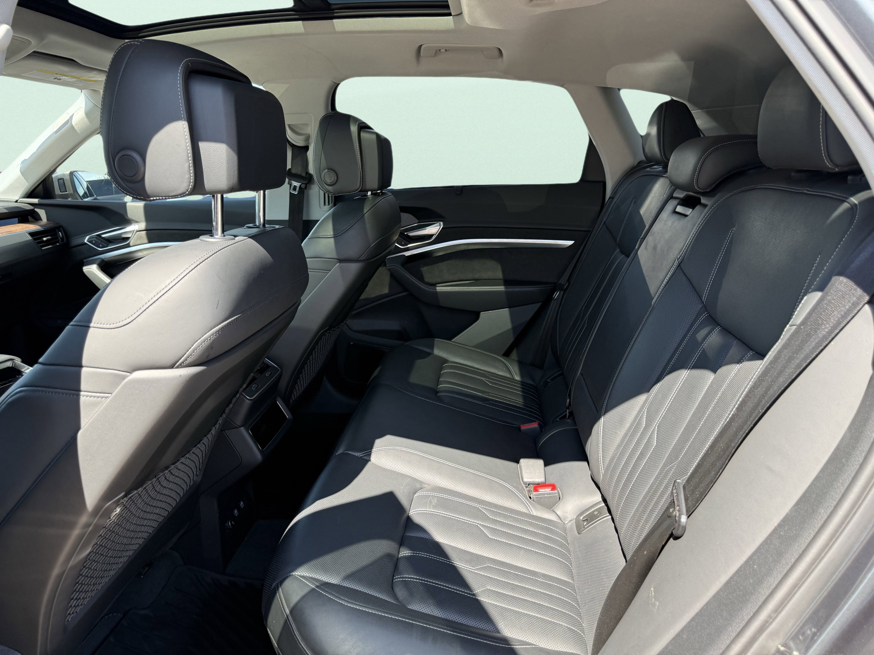 Used 2019 Audi e-tron Prestige w/ Prestige Package image 39