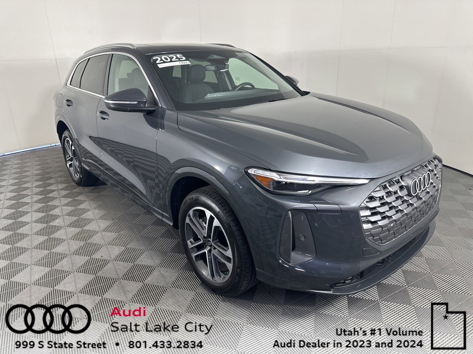 Certified 2025 Audi Q5 2.0T Premium Plus w/ Premium Plus image 1