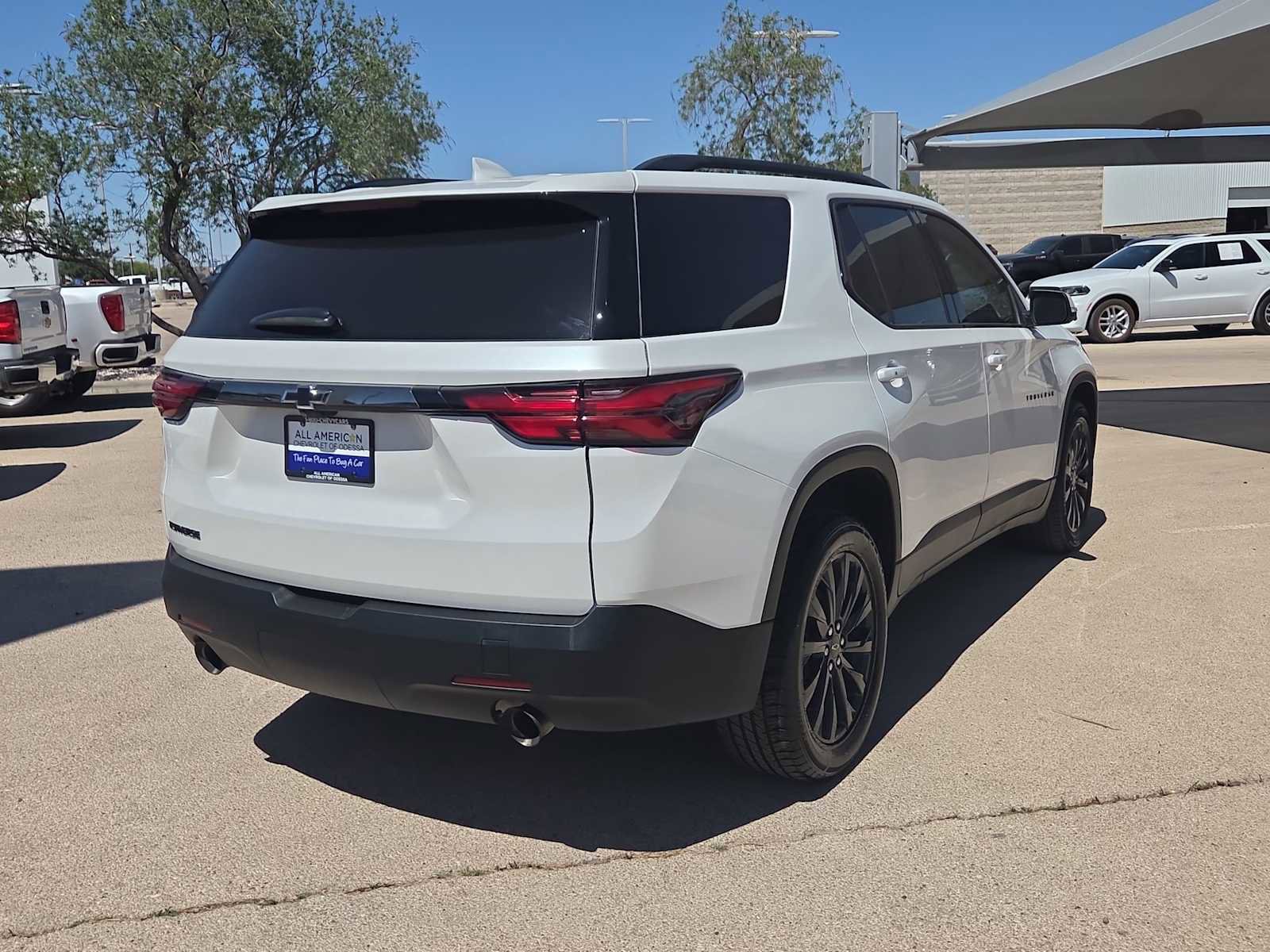 Used 2023 Chevrolet Traverse RS image 8