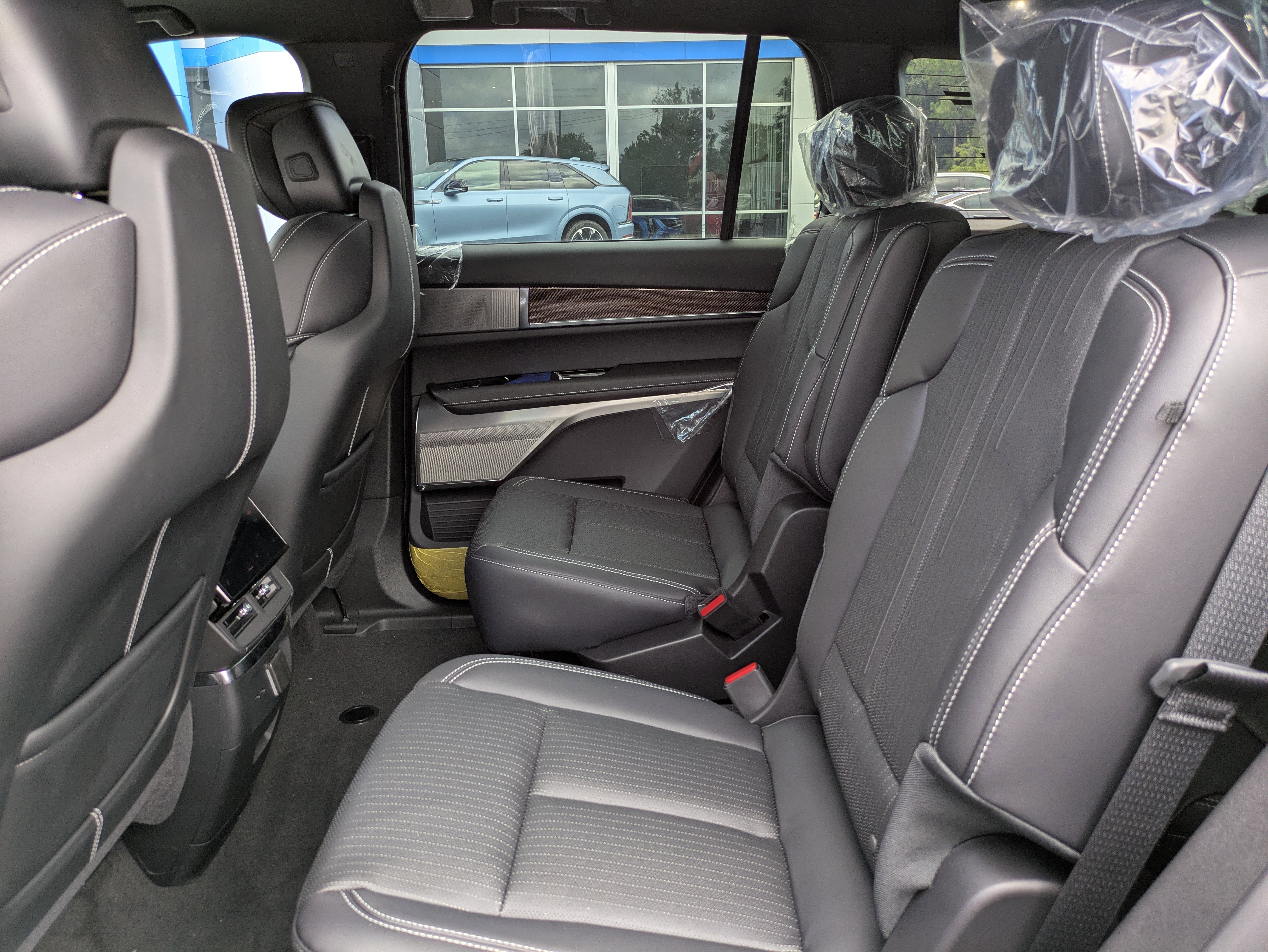 New 2026 Cadillac Vistiq Luxury w/ LPO, Floor Liner Package image 9