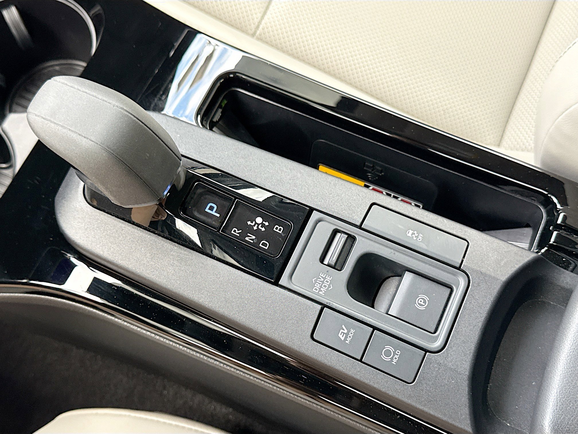 Used 2024 Toyota Prius Limited FWD image 28