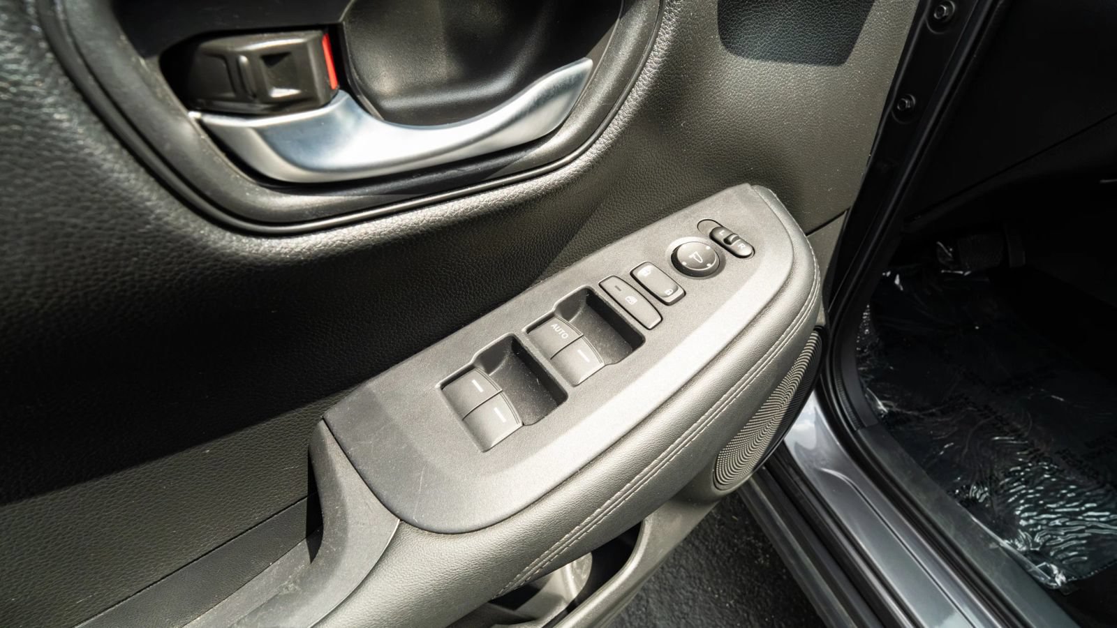 Used 2025 Honda HR-V LX image 29