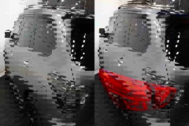 Used 2018 Nissan Pathfinder SL w/ Midnight Edition Package image 7