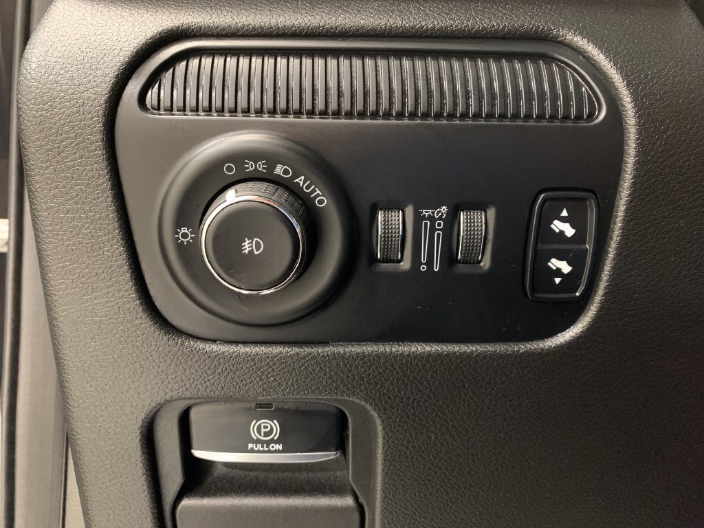 Used 2023 Jeep Wagoneer L Series II AWD/4WD image 17