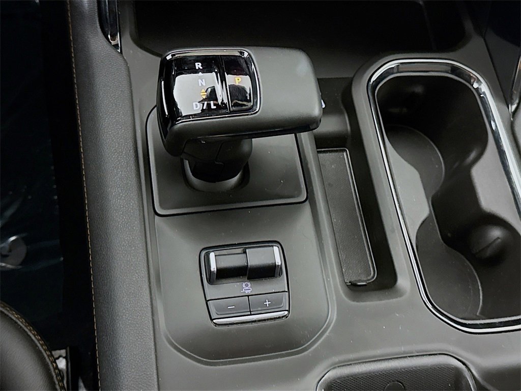 Used 2025 GMC Sierra 1500 AT4 w/ Technology Package image 10