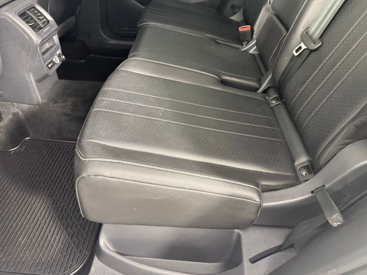 Used 2024 Volkswagen Tiguan SE R-Line image 26