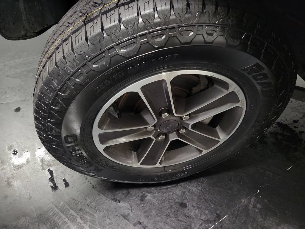 Used 2023 Jeep Wrangler Unlimited Sahara AWD/4WD image 13