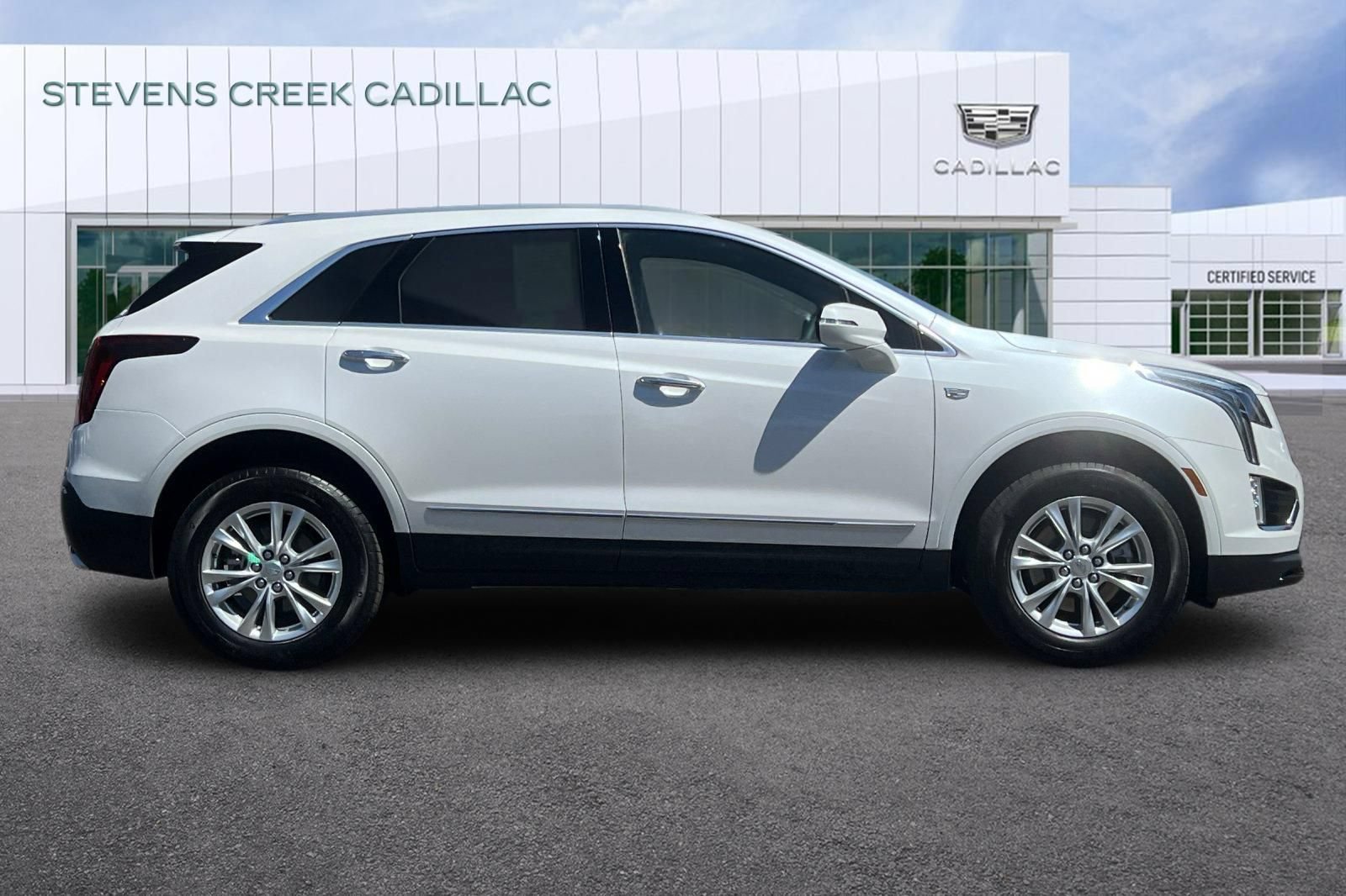 Used 2026 Cadillac XT5 Luxury w/ LPO, Floor Liner Package FWD image 2