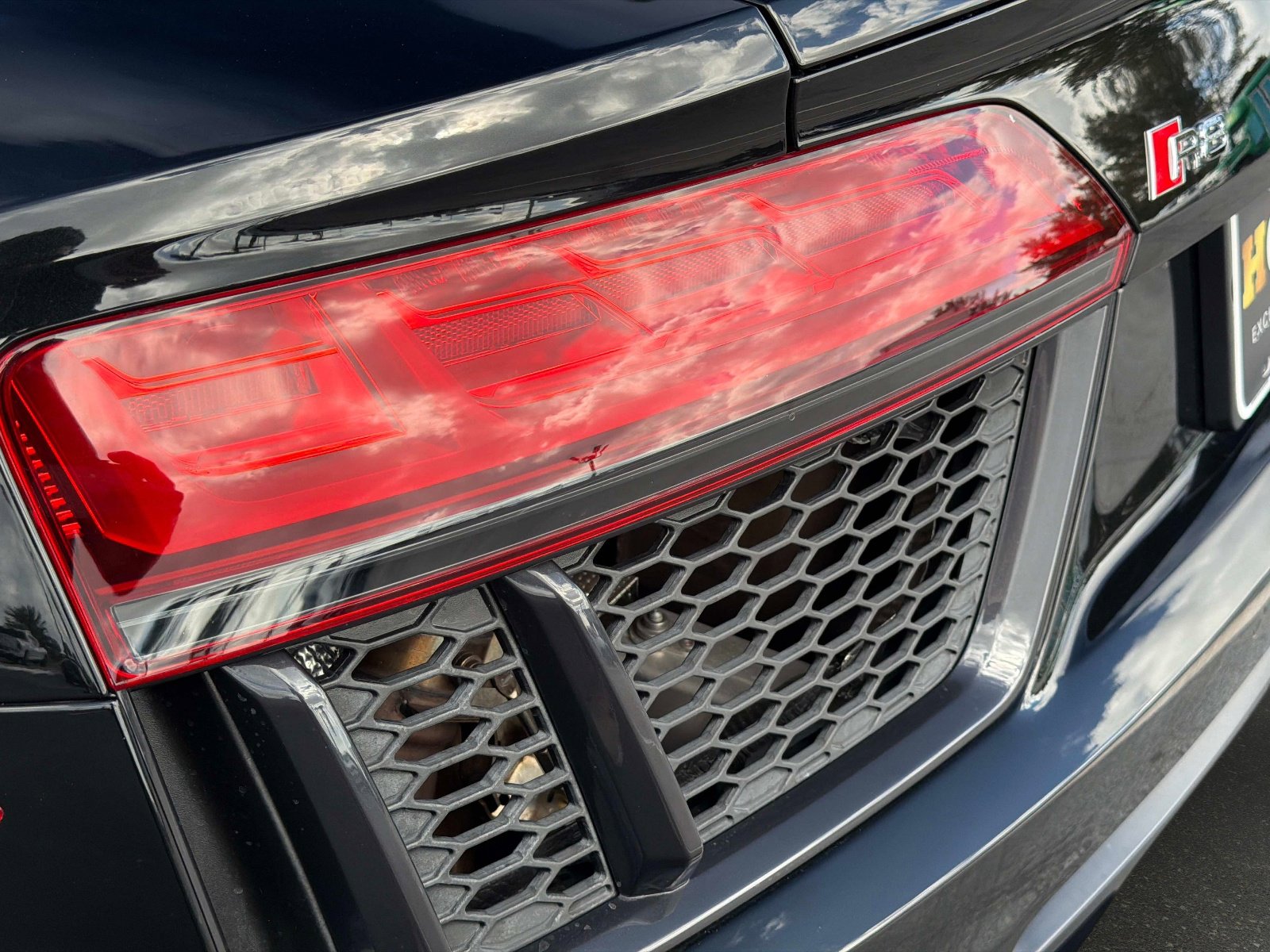 Used 2017 Audi R8 V10 image 16