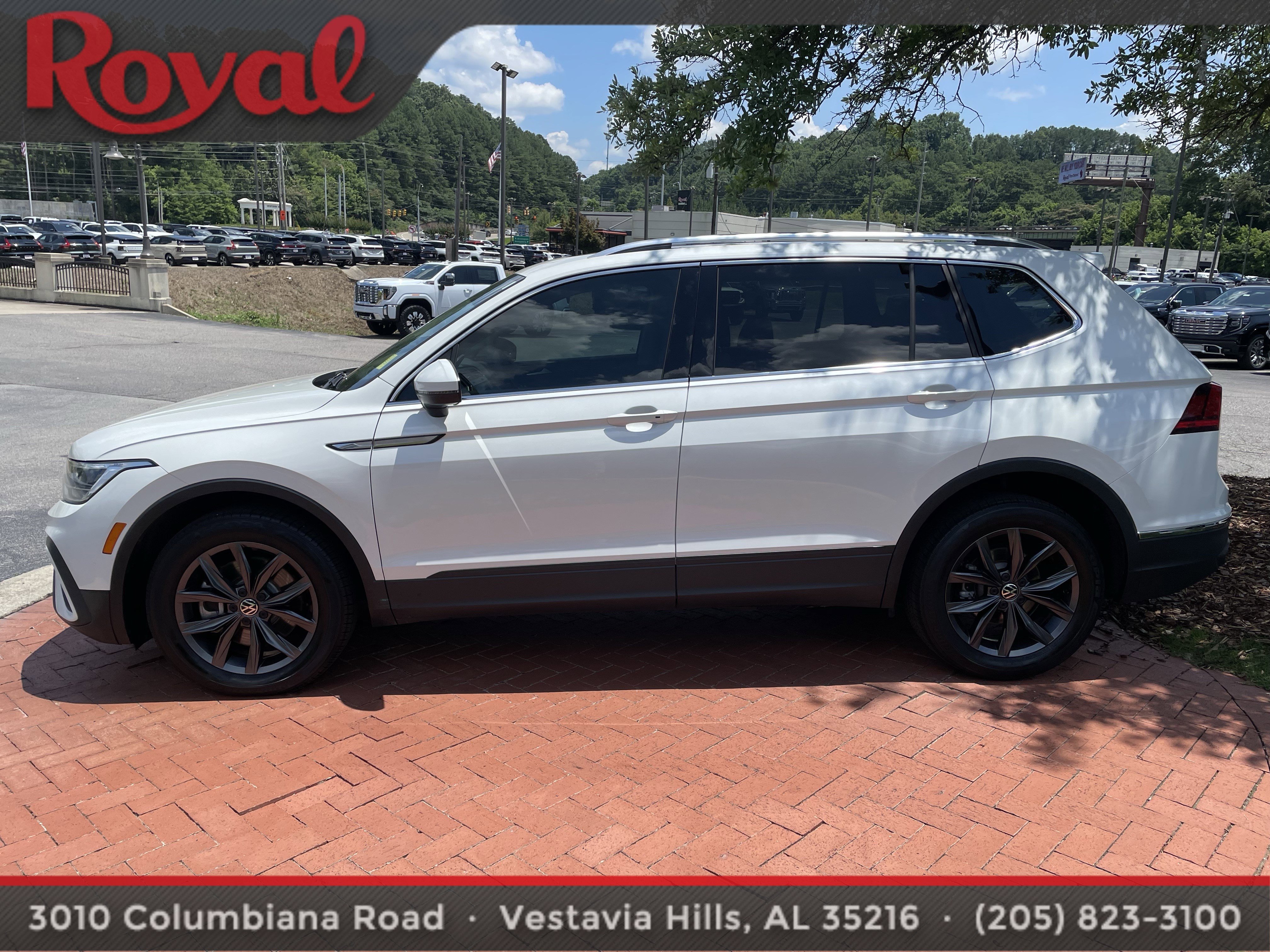 Certified 2023 Volkswagen Tiguan SE w/ Panoramic Sunroof Package FWD image 7