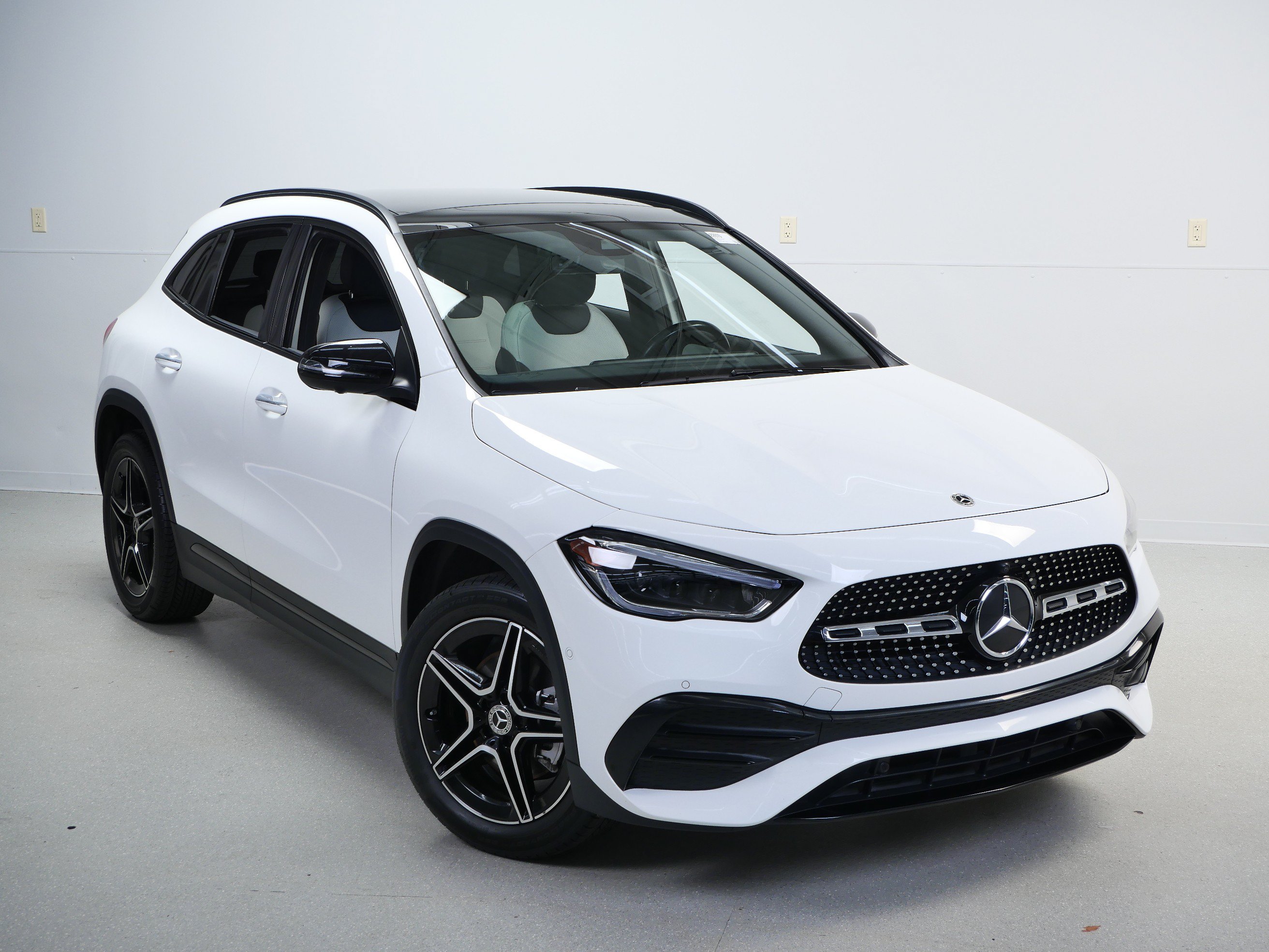 Used 2022 Mercedes-Benz GLA 250 4MATIC image 4