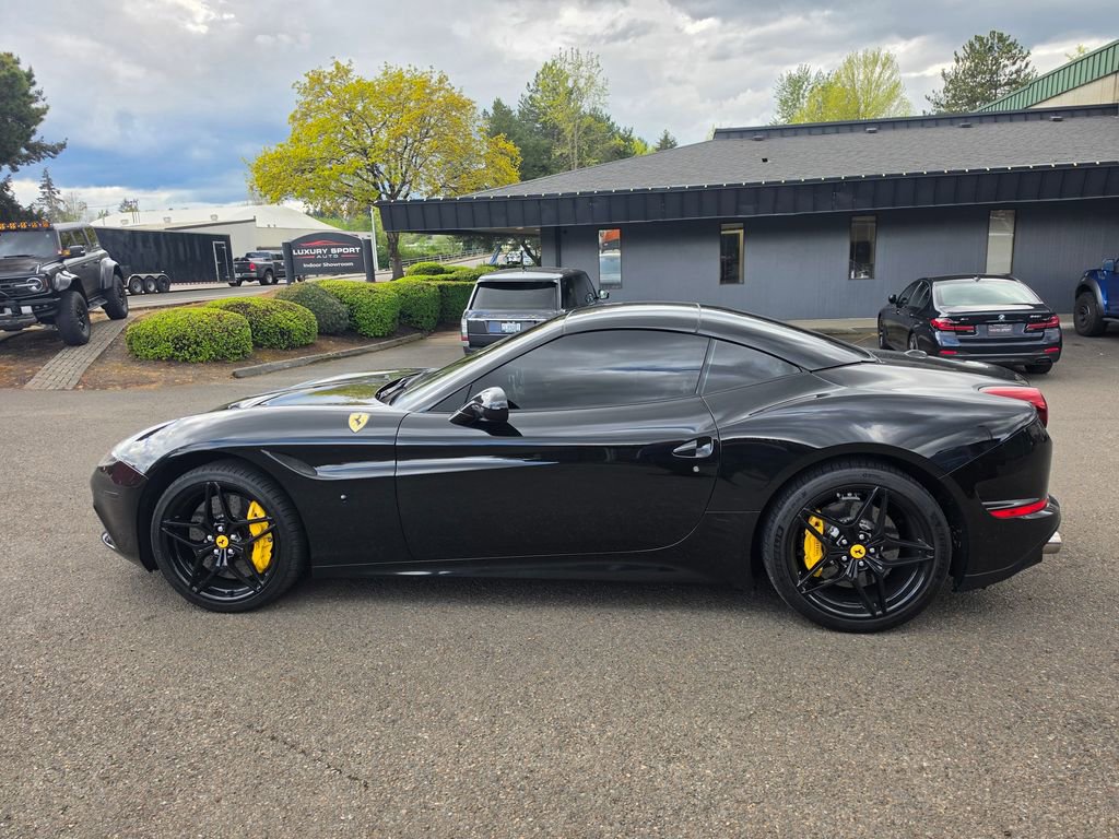 Used 2015 Ferrari California T image 2