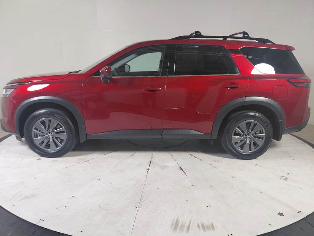 Used 2022 Nissan Pathfinder SV image 4