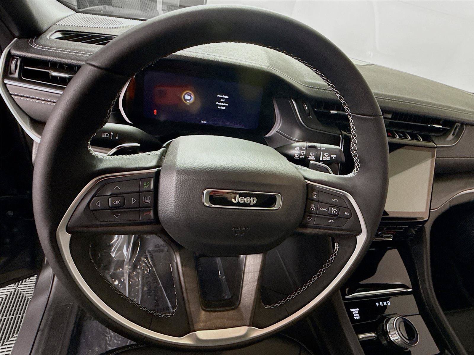 New 2025 Jeep Grand Cherokee L Limited w/ Trailer Tow Package AWD/4WD image 5