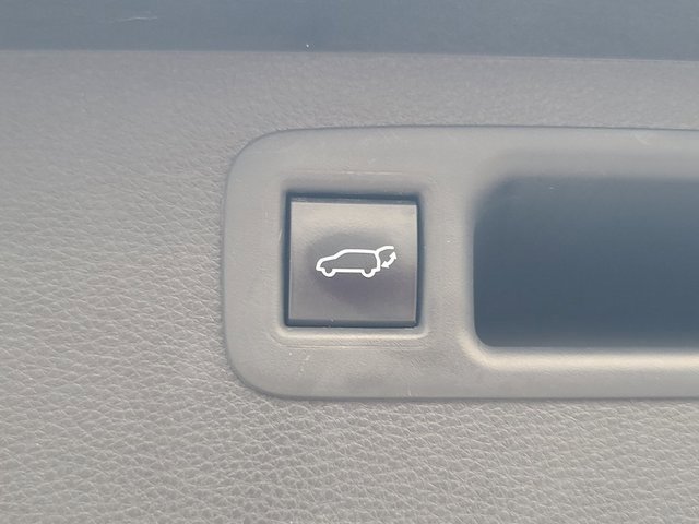 Used 2023 Toyota Highlander LE image 13