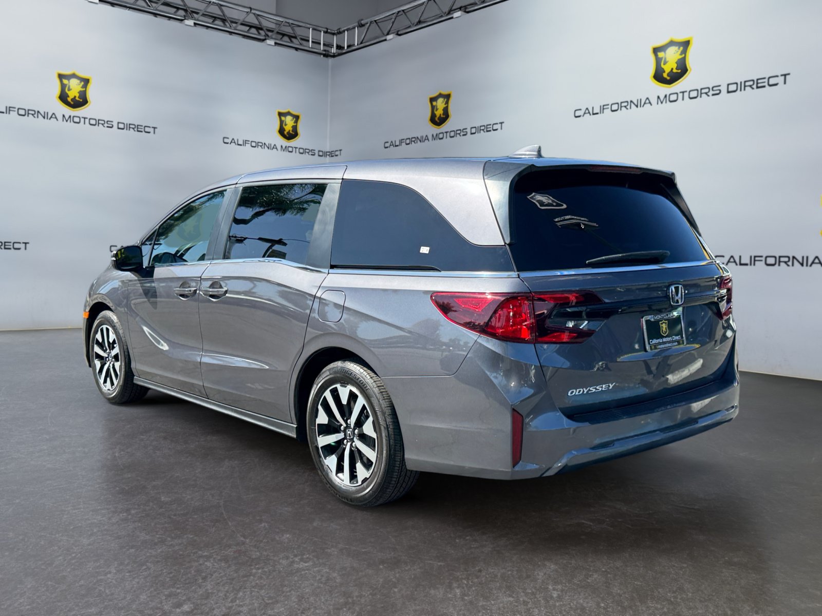 Used 2025 Honda Odyssey EX-L image 3