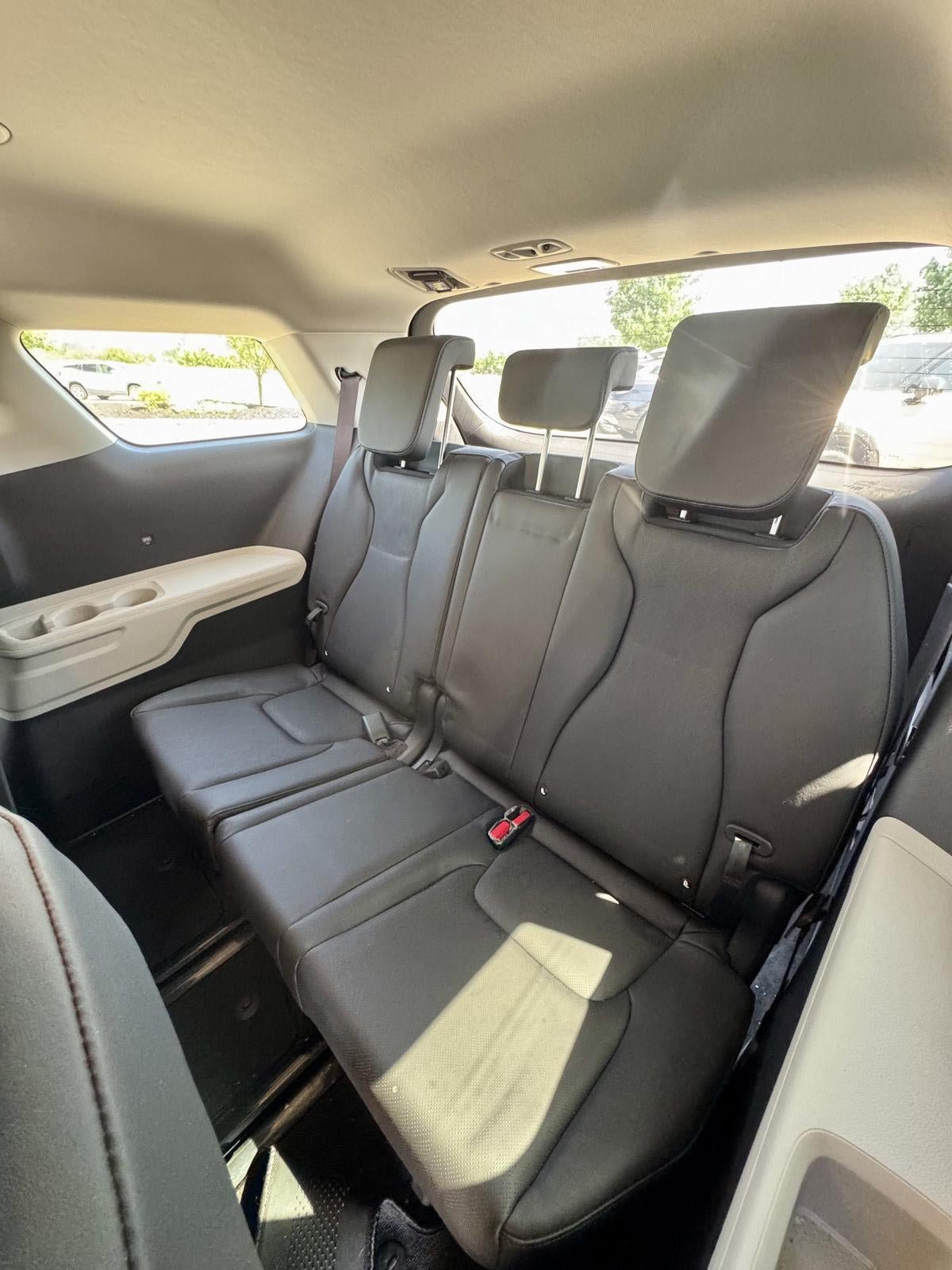 Certified 2024 Kia Carnival LX FWD image 11