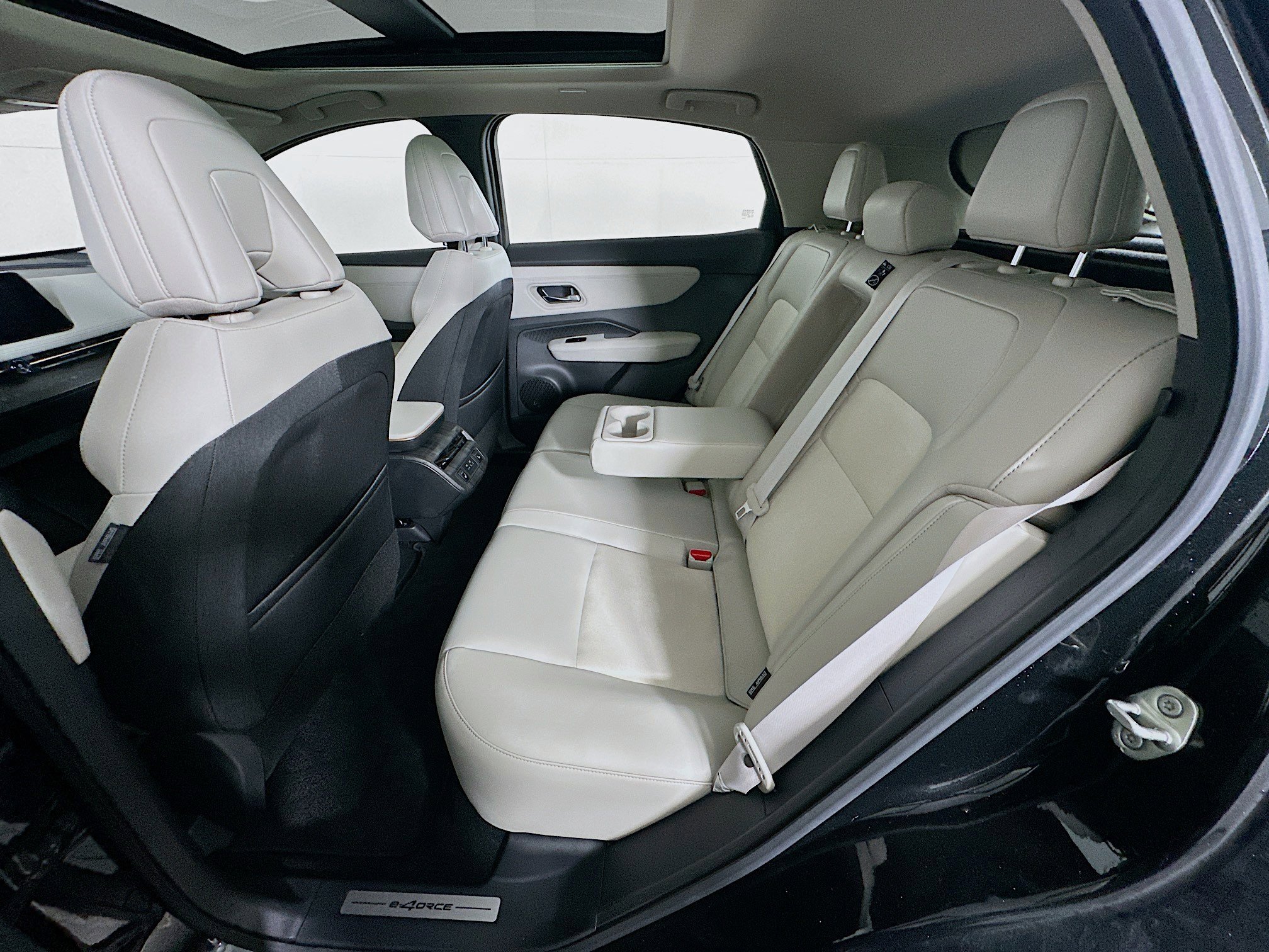 Used 2024 Nissan Ariya AWD image 29