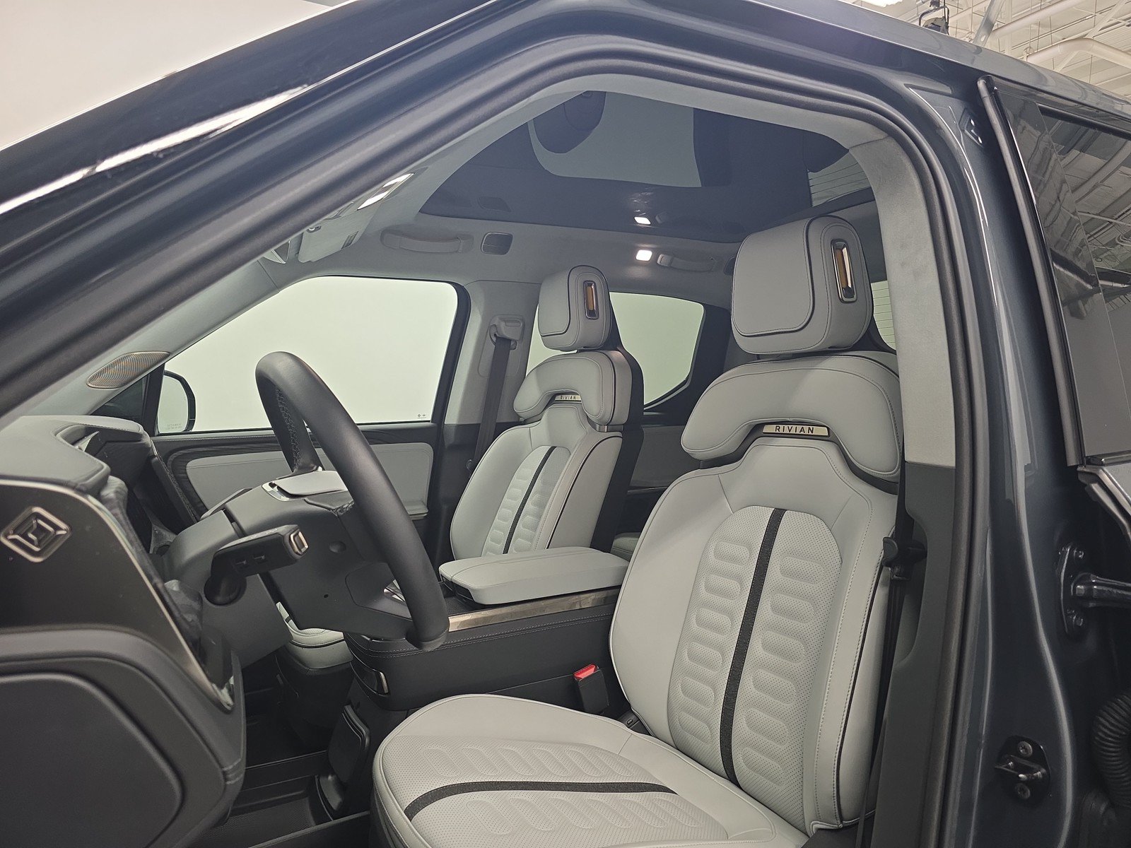 Used 2024 Rivian R1T Adventure AWD/4WD image 20