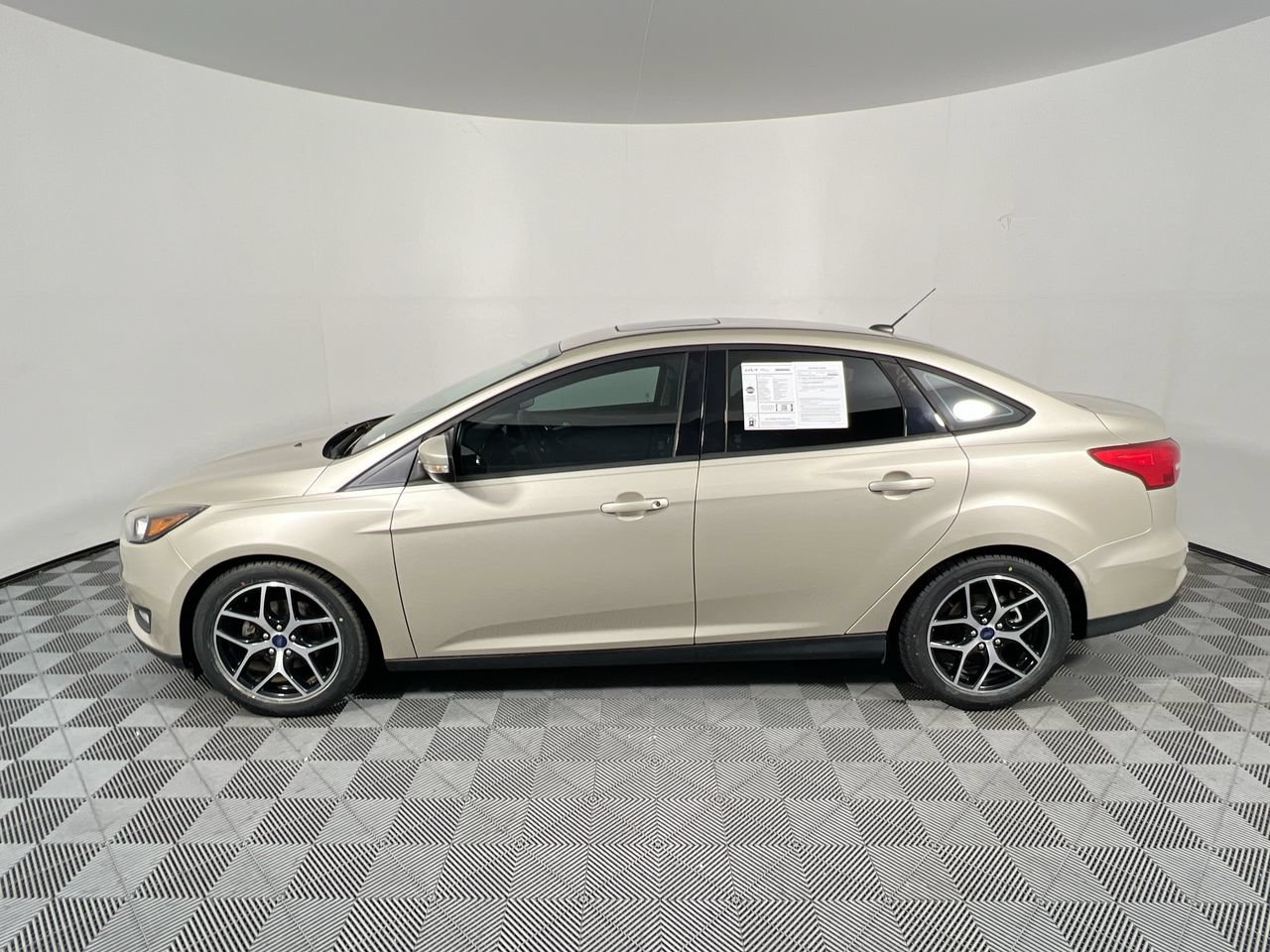 Used 2017 Ford Focus SEL FWD image 6
