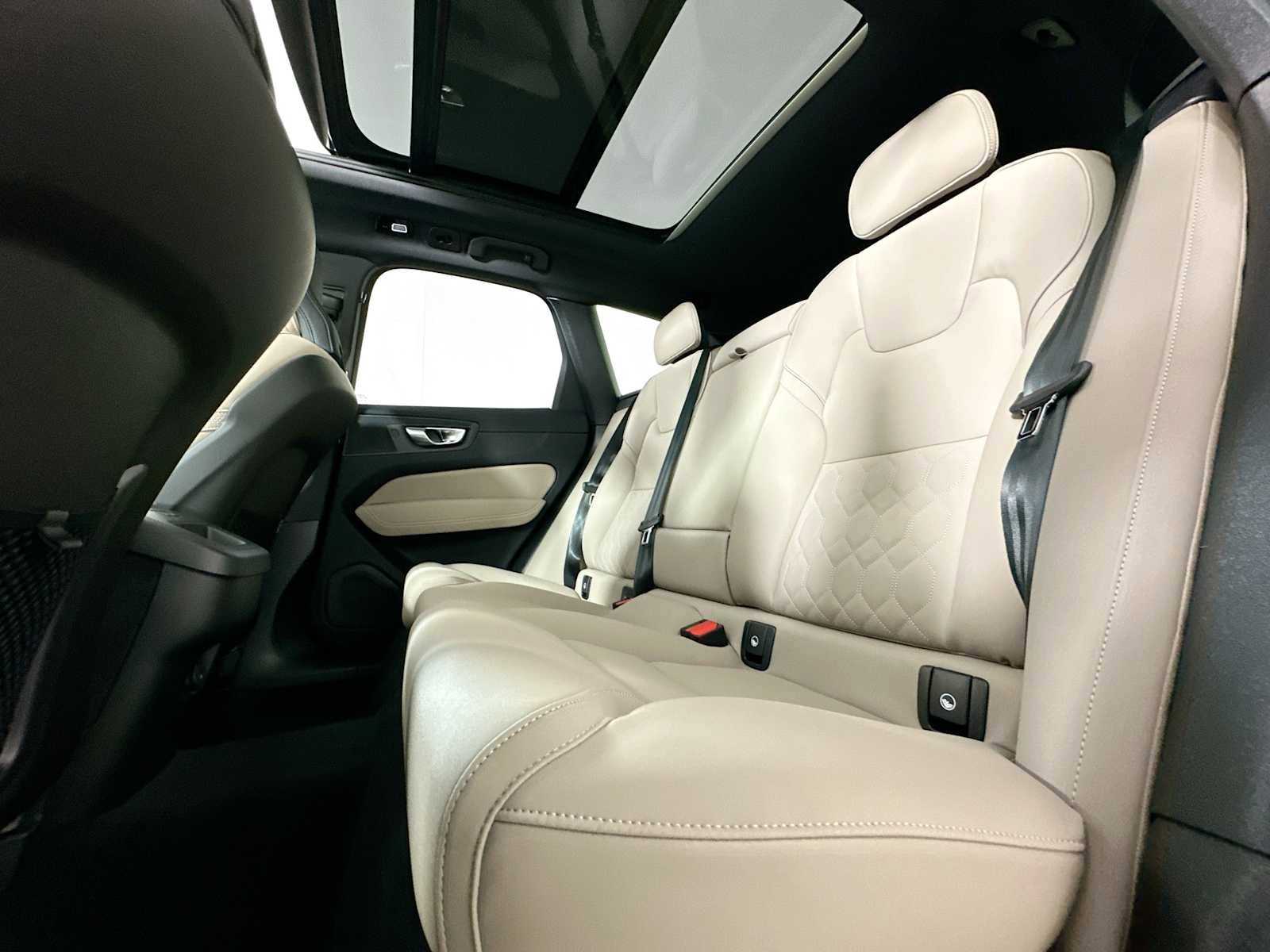 New 2026 Volvo XC60 B5 Plus w/ Protection Package Premier image 23
