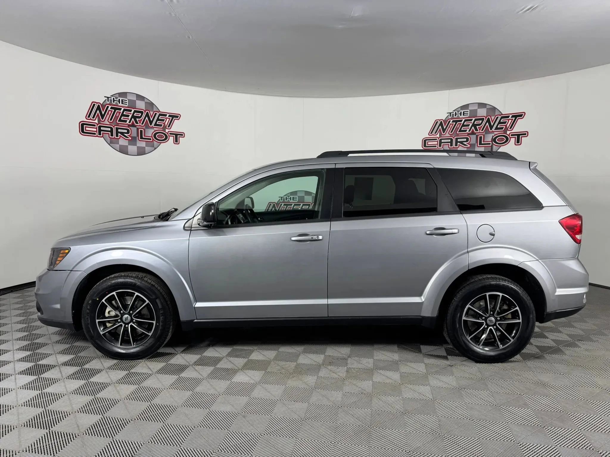 Used 2018 Dodge Journey SXT w/ Blacktop Package image 4