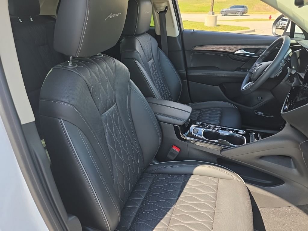 Used 2022 Buick Envision Avenir w/ Technology Package II image 19