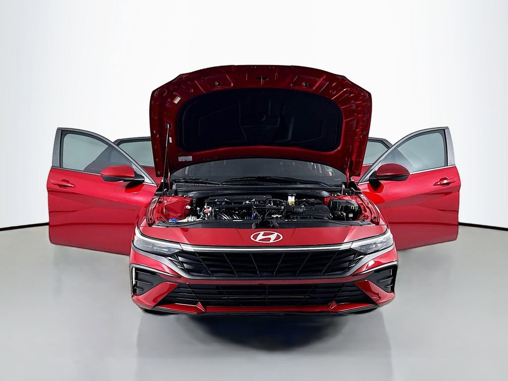 Used 2024 Hyundai Elantra SE image 19