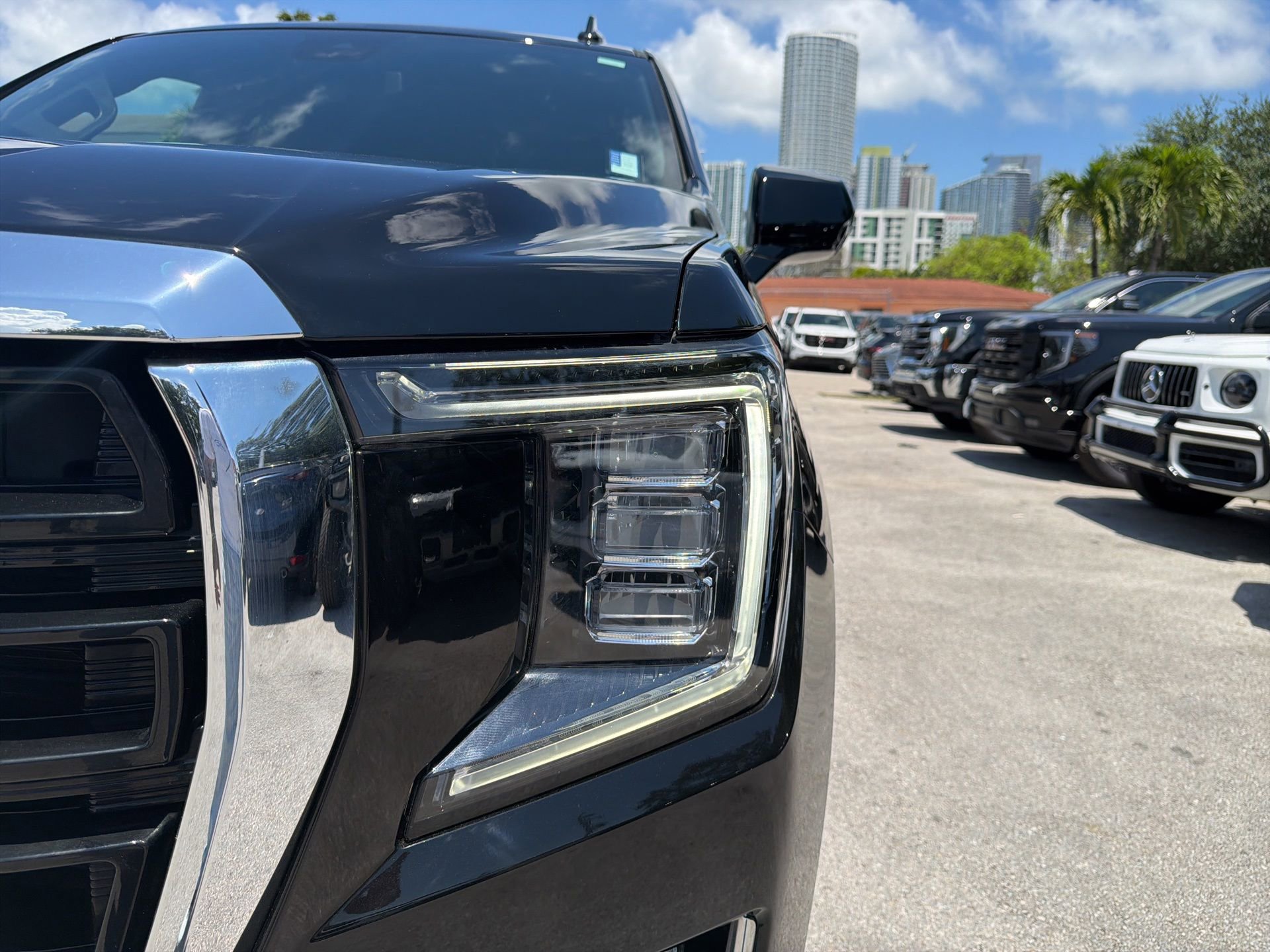 Used 2023 GMC Yukon SLE w/ Gmc Pro Safety Plus Package RWD image 7