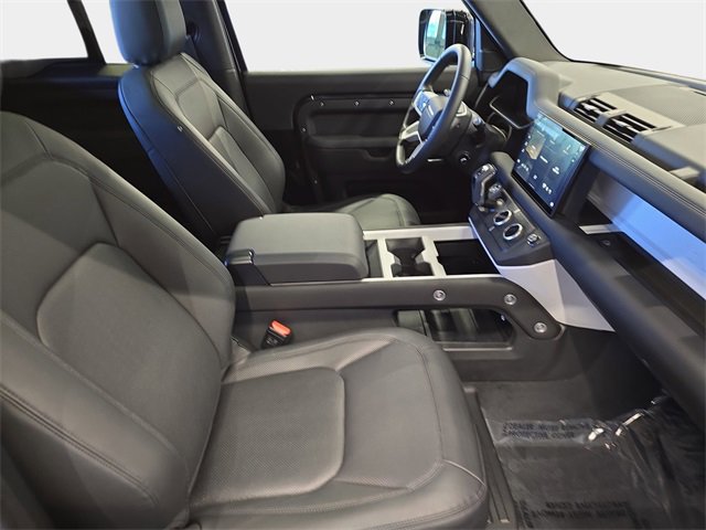 Used 2025 Land Rover Defender 90 S image 12