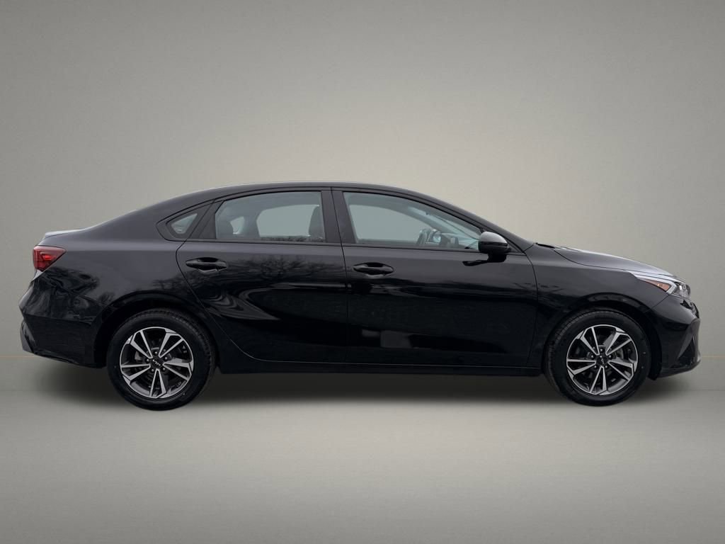 Used 2023 Kia Forte LXS image 6