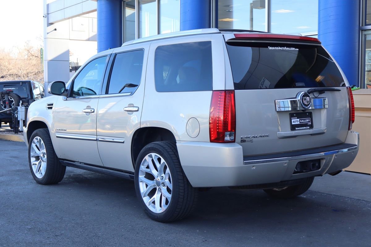 Used 2007 Cadillac Escalade AWD w/ Information Package image 3