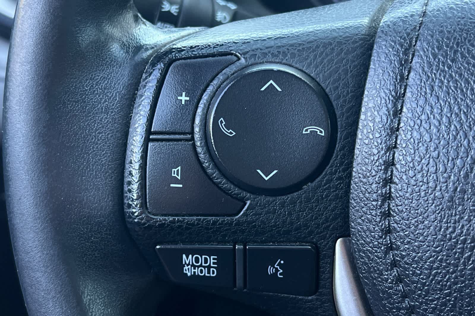 Used 2018 Toyota RAV4 XLE FWD image 30