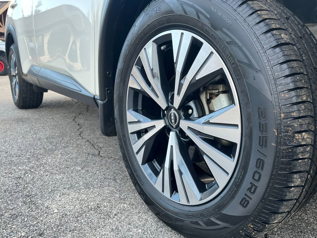 Used 2022 Nissan Rogue SV image 11