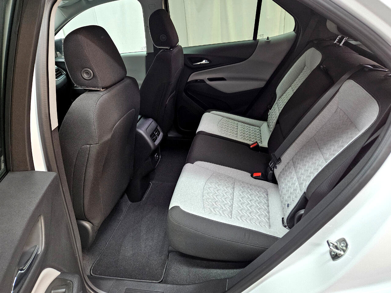 Used 2024 Chevrolet Equinox LS w/ LS Convenience Package image 16