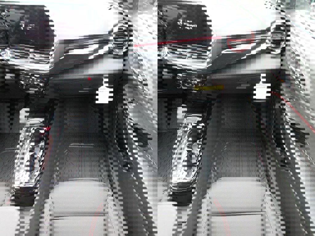 New 2026 Chevrolet Trax RS w/ Sunroof Package FWD image 16