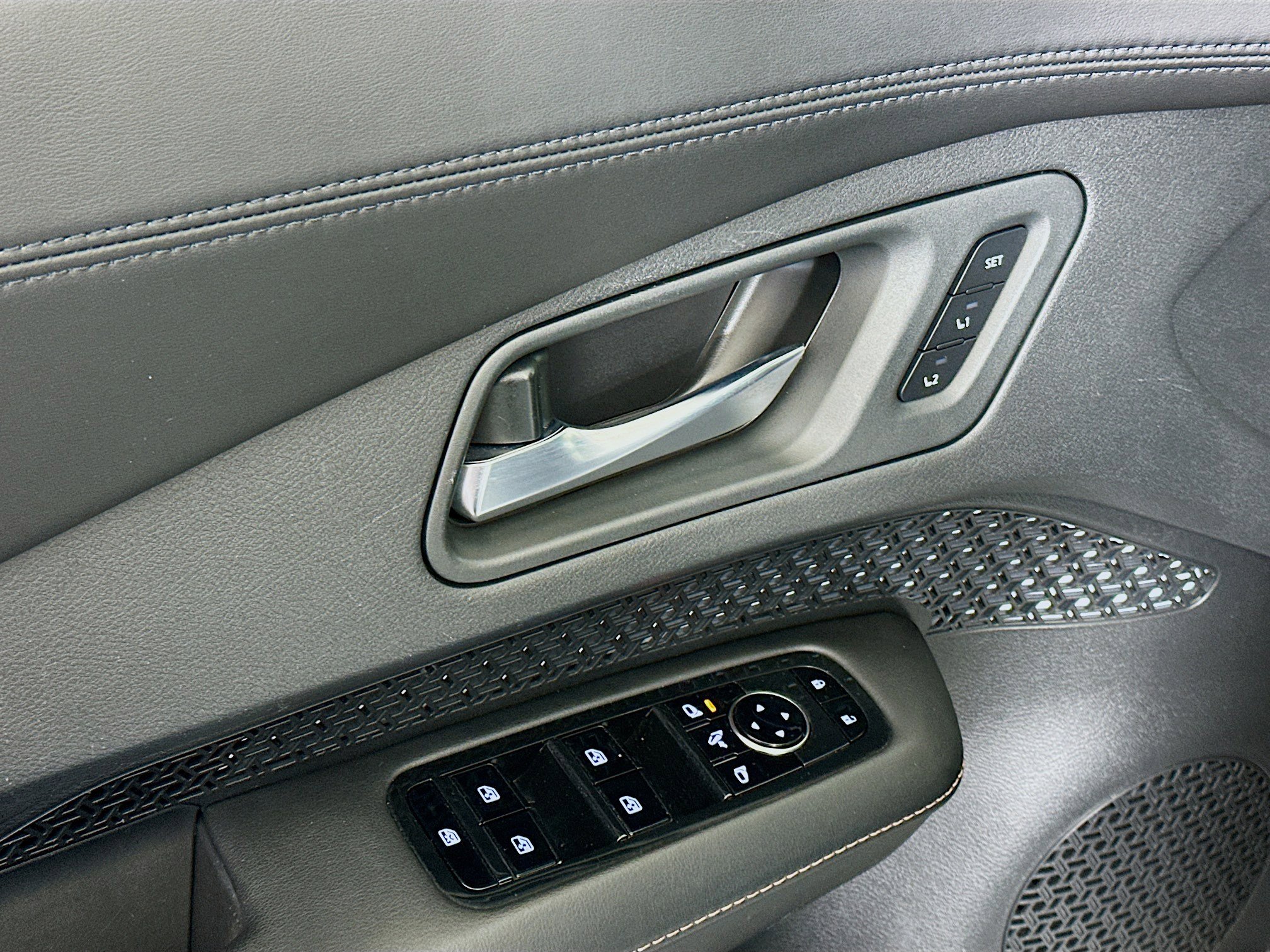 Used 2023 Nissan Ariya FWD image 15