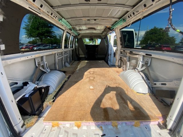 Used 2020 Chevrolet Express 3500 LT w/ LT Preferred Equipment Group RWD image 8