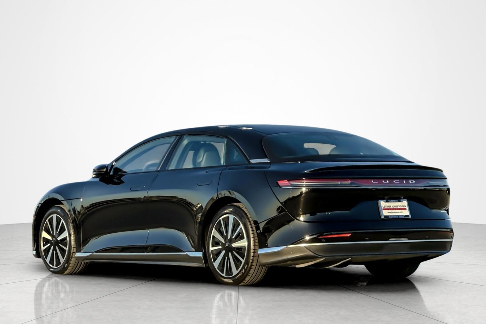 Used 2024 Lucid Air Touring image 3